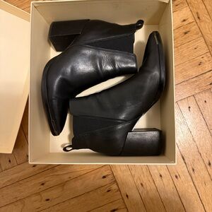 Elegant Black Ankle Boots